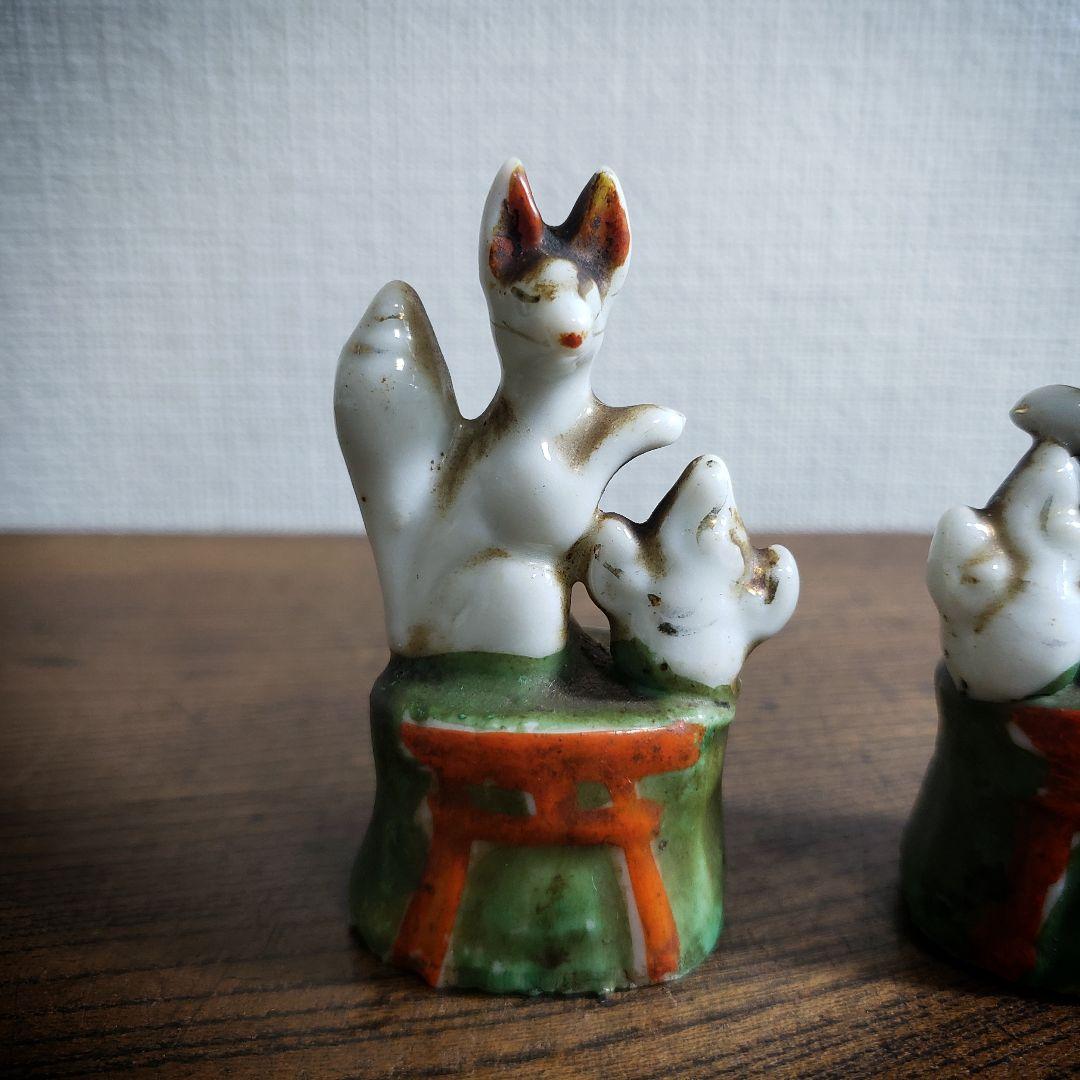 時代物　白磁　色絵　金彩　御稲荷様　神狐　稲荷狐　置物　一対　高さ6.5cm