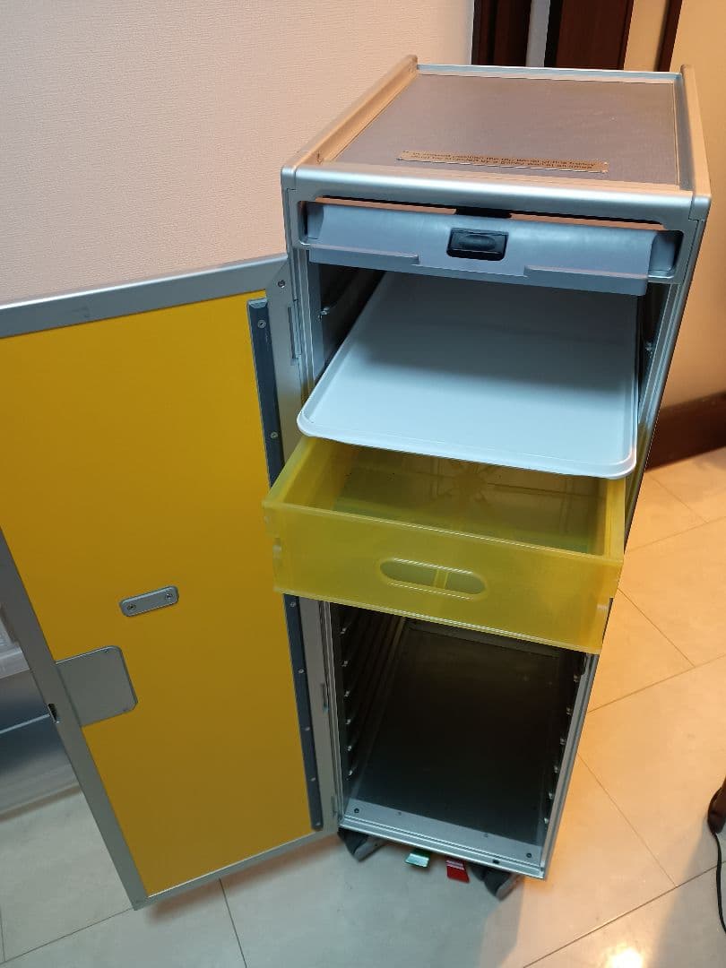 新古品★元バニラエア　カート　※ドロワー4つ・機内食用トレイ1個付き