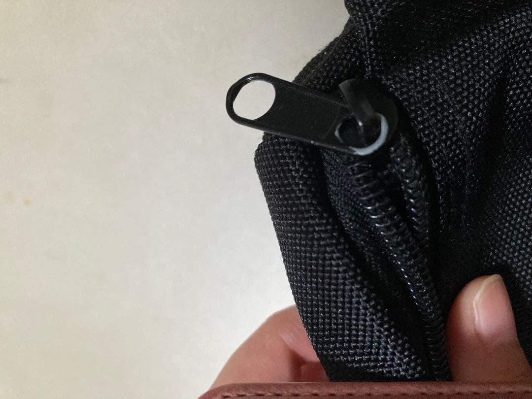 aiko LLR8ウエストポーチ 黒　ボディバッグ