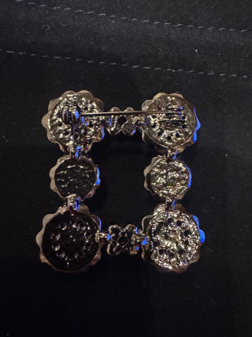 IRIS47 イリスフォーセブンブローチ