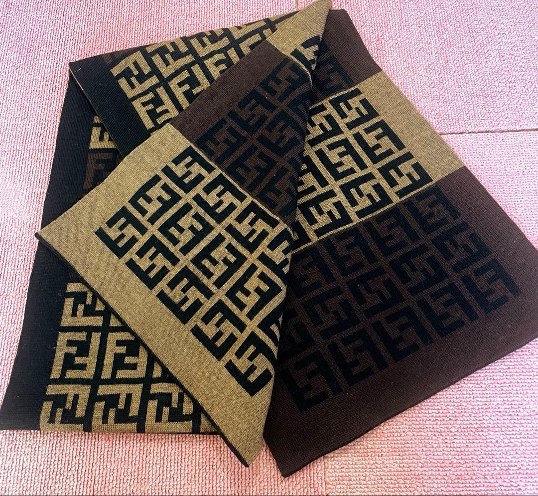 FENDIリバーシブル　ユニセックス　マフラーストール