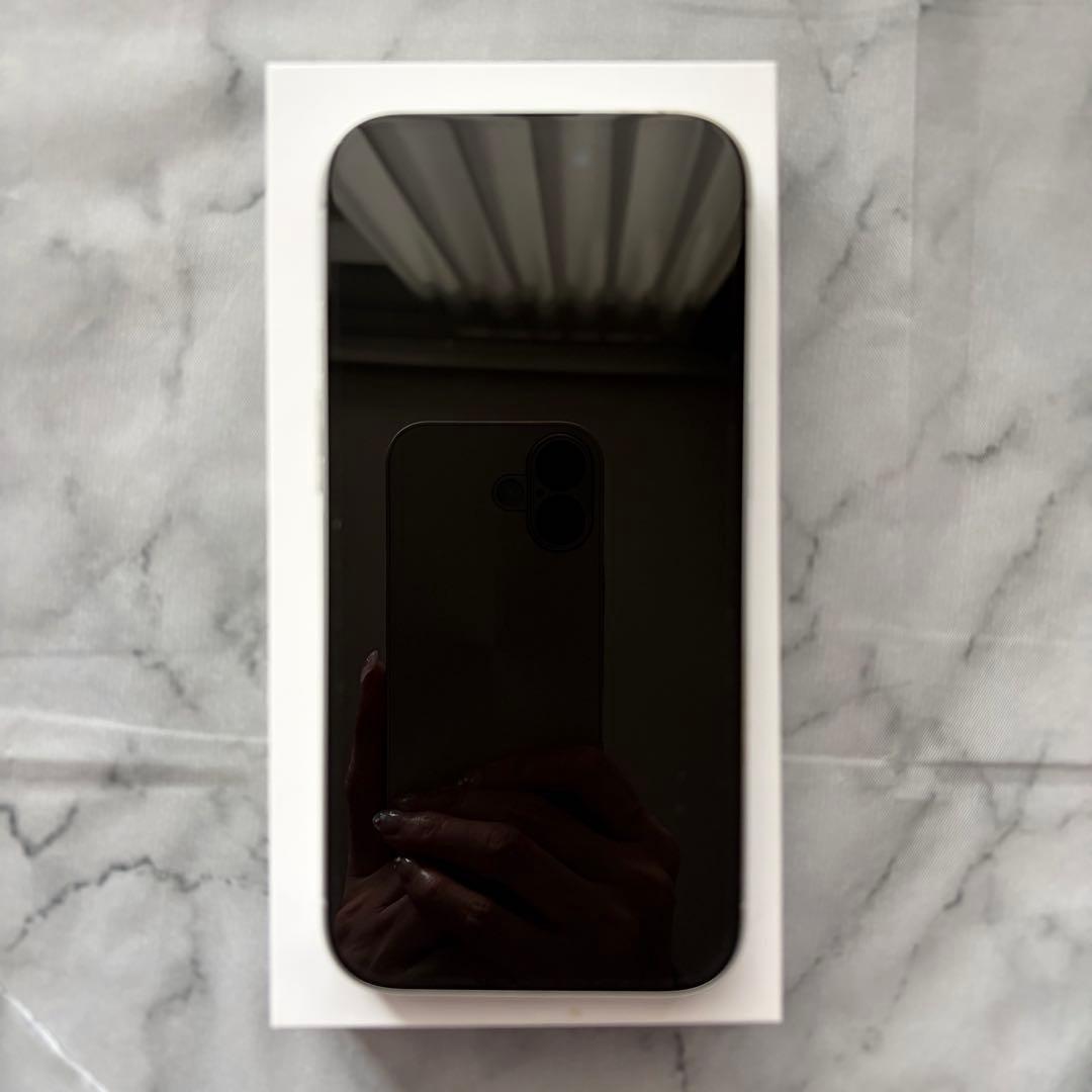 【美品】Apple iPhone 16 128GB ホワイト