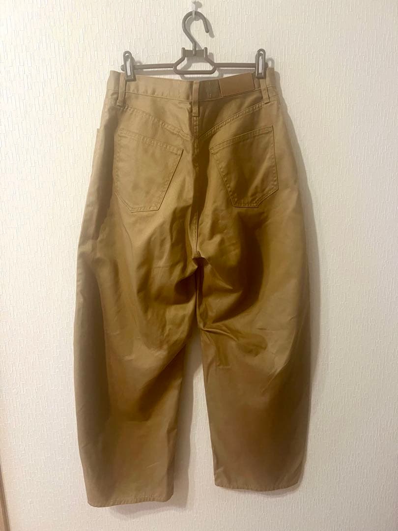 新品未使用 Curensology カレンソロジー チノカーヴィーパンツ 40