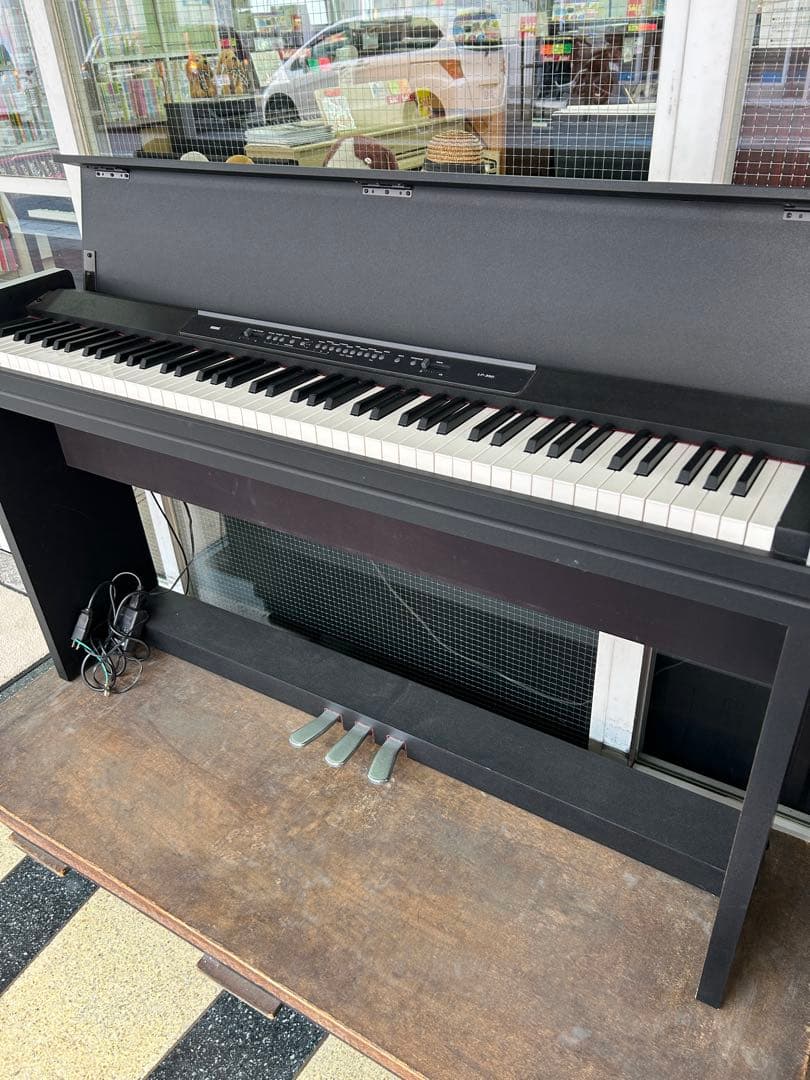 超価格、コルグ電子ピアノ、LP350、人気コンパクト、ピアノ強弱タッチ、イス付♪