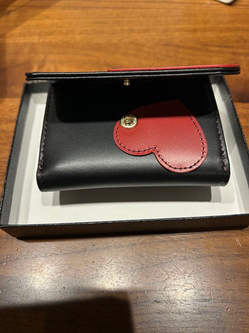 新品未使用タグ付き　MARY QUANT マリークワント 財布　三つ折り　ハート