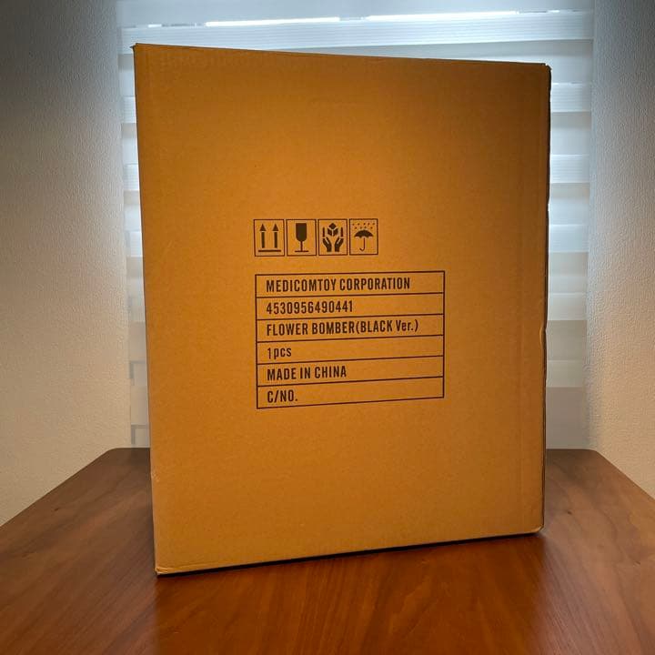 正規品‼︎ 廃盤‼︎ FLOWER BOMBER バンクシー フィギュア 箱付 ‼︎