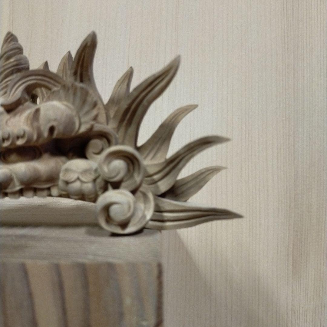 獅噛み白檀彫刻