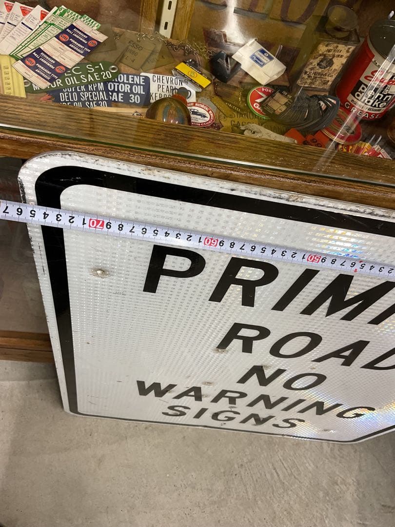 USA ストリート看板　15箇所弾痕