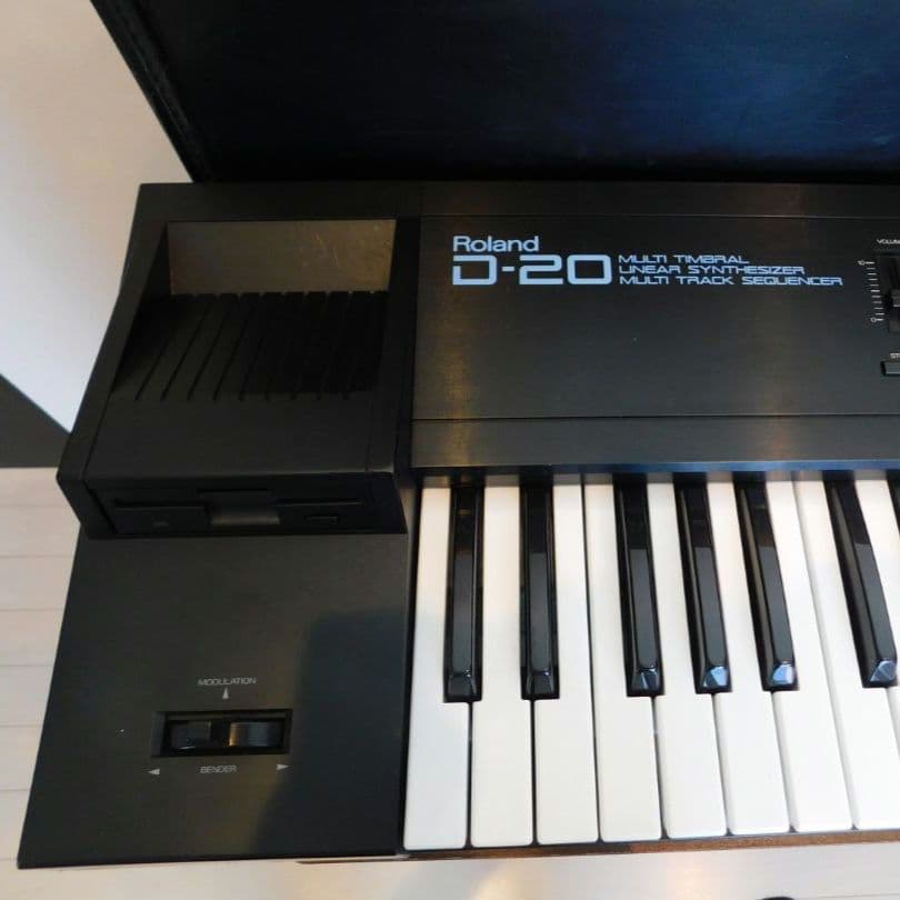 Roland ローランドD-20 シンセサイザー ハードケース付