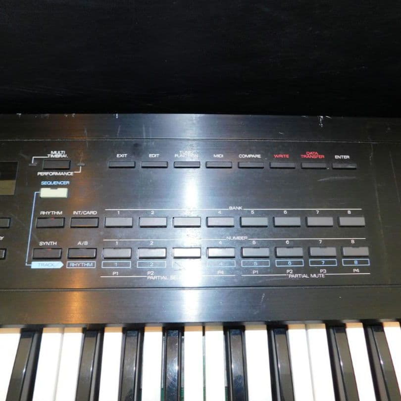 Roland ローランドD-20 シンセサイザー ハードケース付