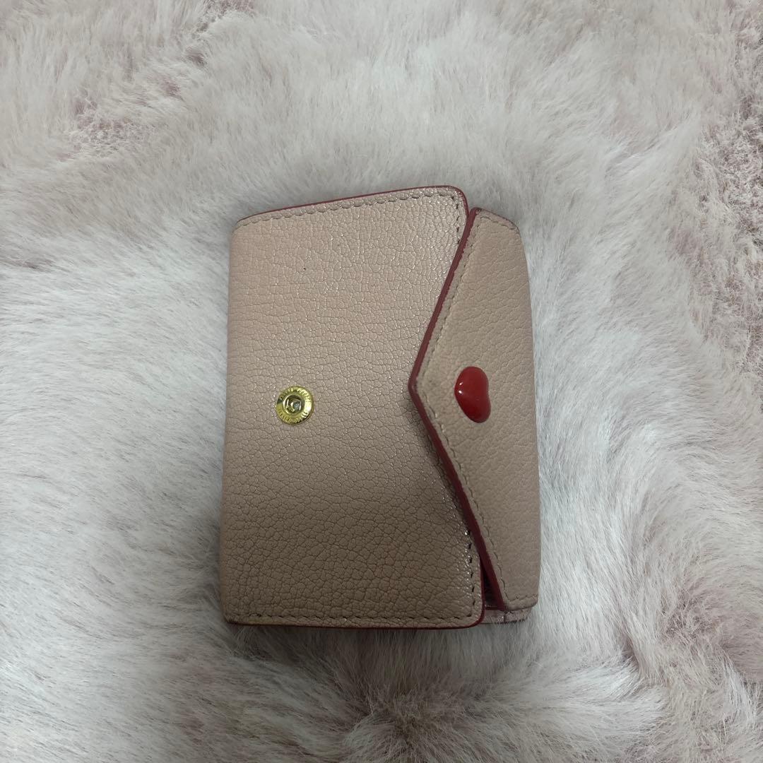 にもmiu miu 財布　マドラスラブレターピンク 三つ折り財布