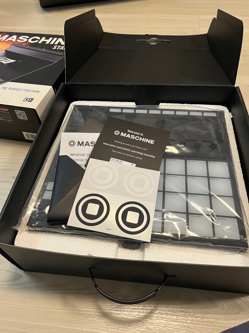 Native Instruments MASCHINE MK3 ＋スタンド付