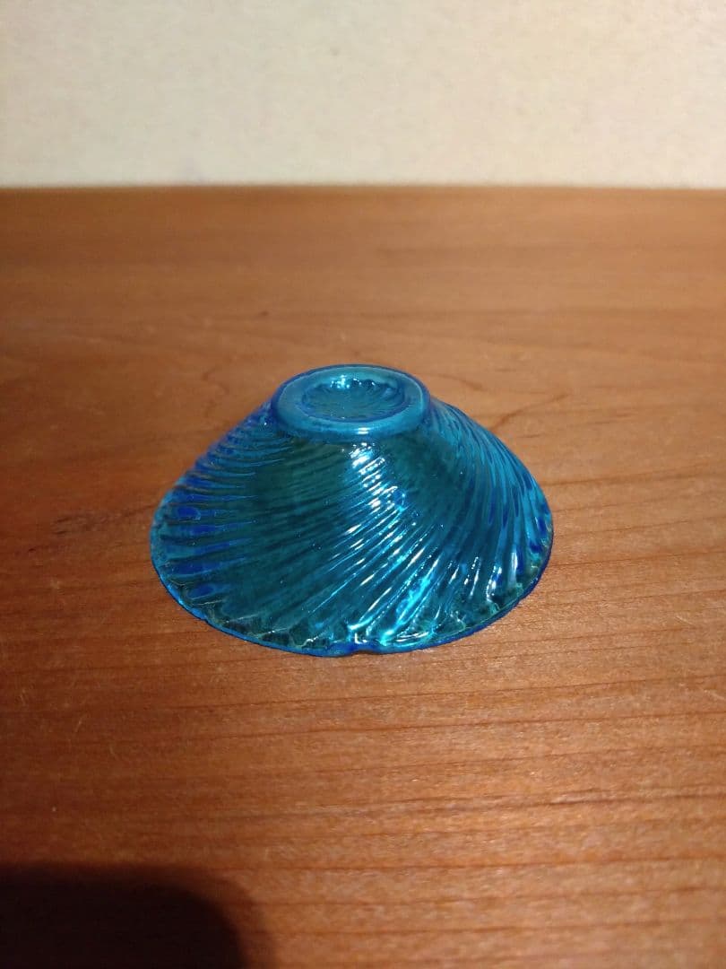 明治青ガラス 斜め捻じ紋 盃 猪口