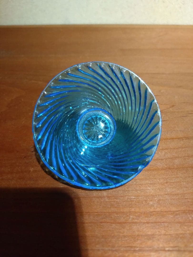 明治青ガラス 斜め捻じ紋 盃 猪口