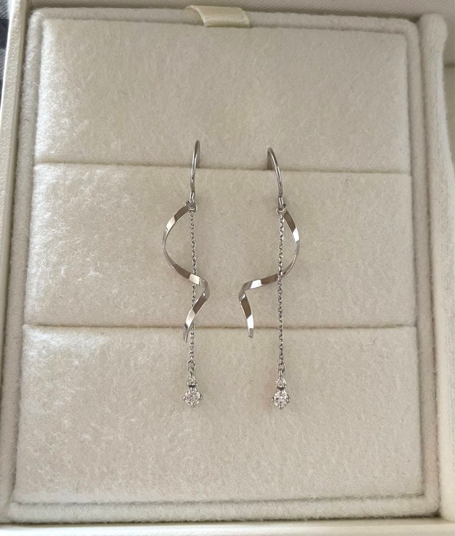 【新品】TSUTSUMI プラチナ ダイヤモンドピアス