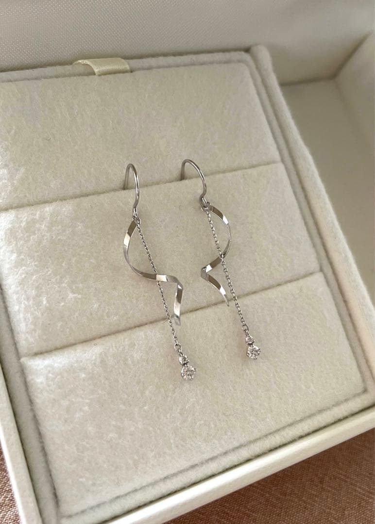 【新品】TSUTSUMI プラチナ ダイヤモンドピアス