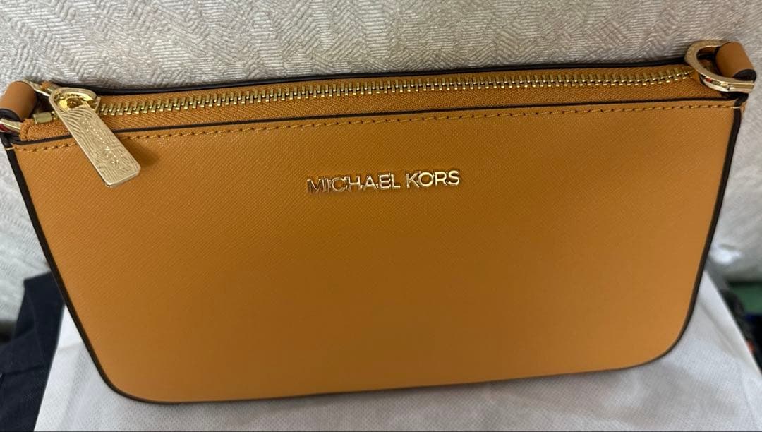 y*e様 新品未使用　マイケルコース　クロスボディ