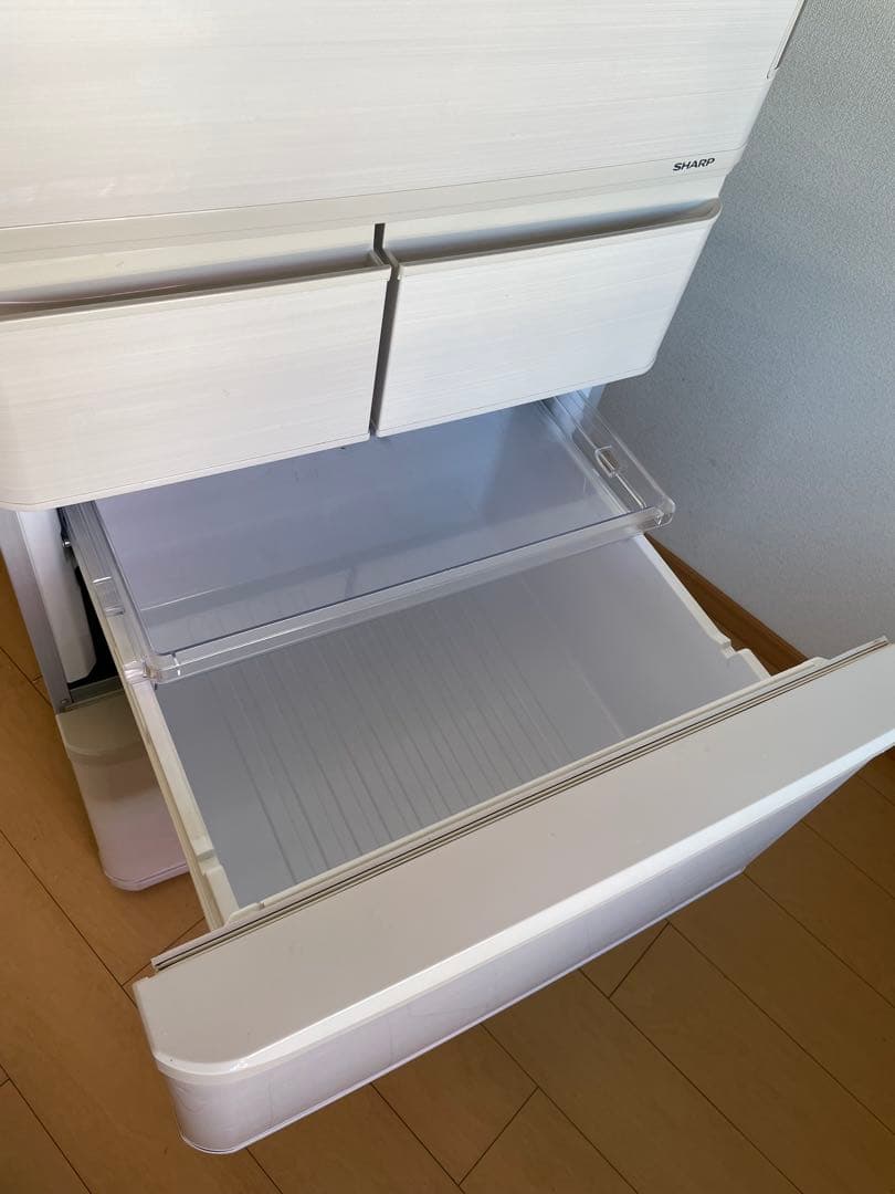 SHARP ホワイト 4ドア冷蔵庫 上部冷却方式　値下げしました⭐︎