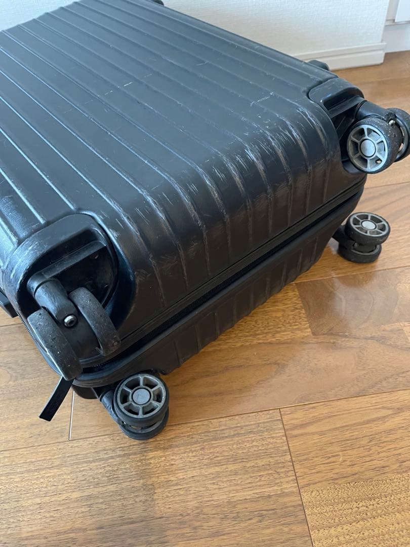 RIMOWA ブラック スーツケース 4輪