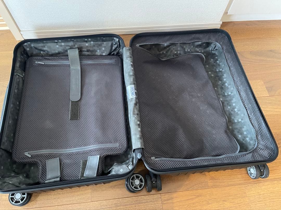 RIMOWA ブラック スーツケース 4輪