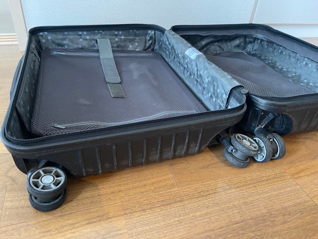 RIMOWA ブラック スーツケース 4輪