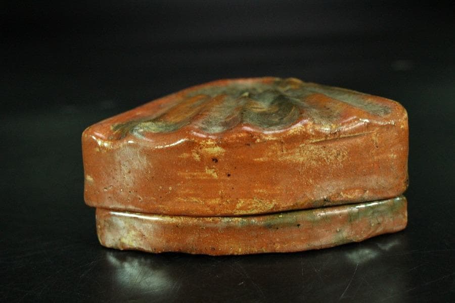 茶道具 赤楽 扇面 香合 在印(K-YC376)