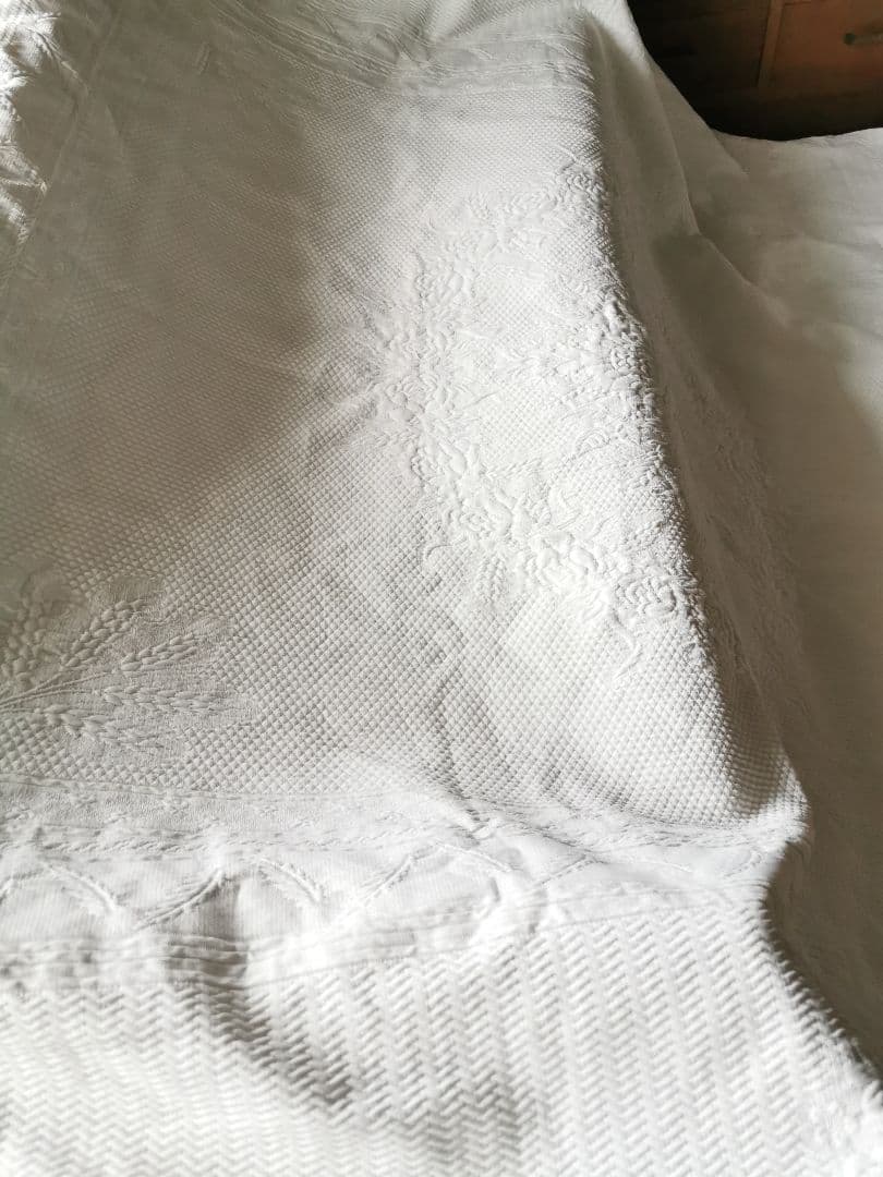 アンティークピケドプロヴァンス 超大判スカラップキルト薔薇＆麦＆花器トラプント風