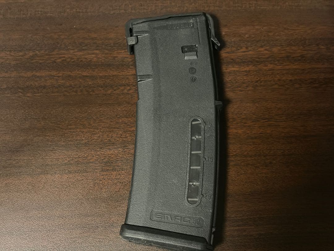 実物 Magpul EMAG E-mag マガジン 両窓モデル