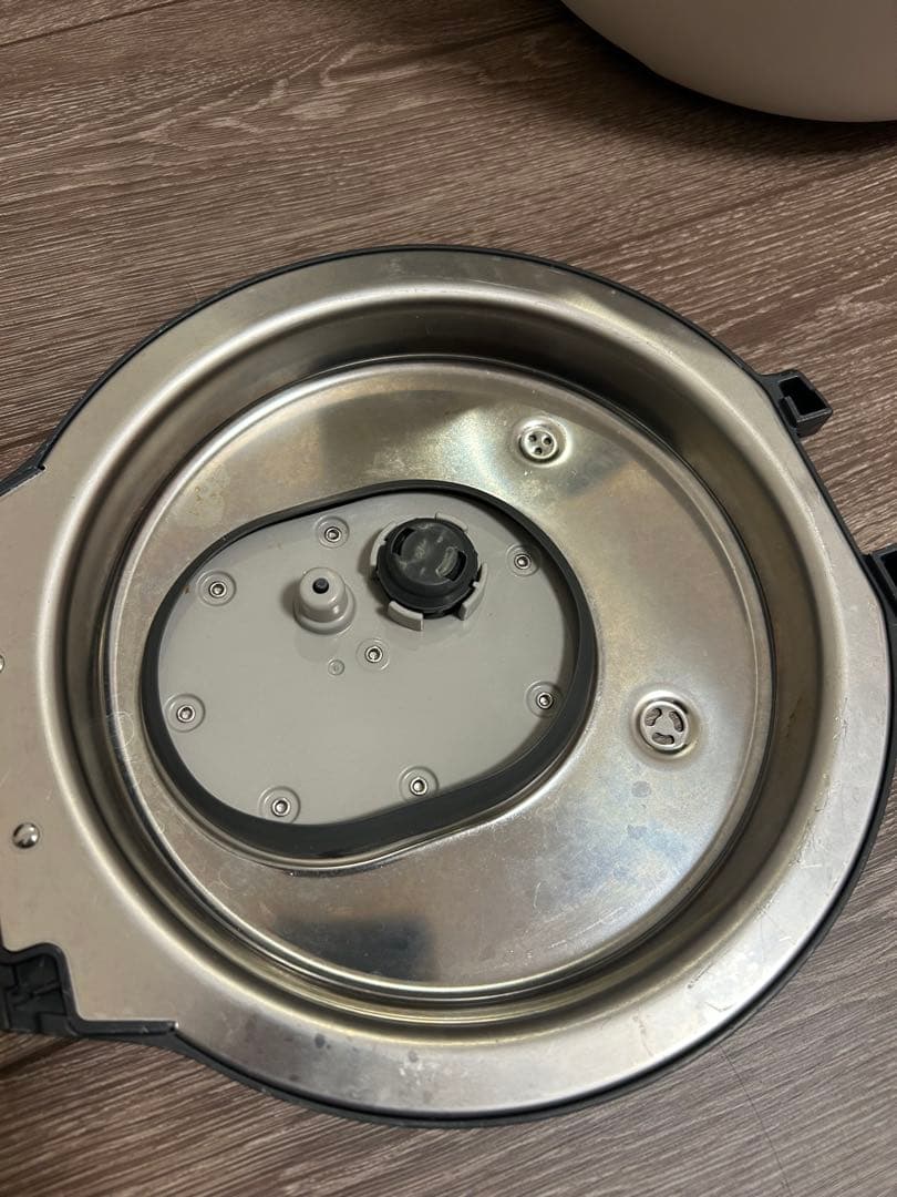 ジャンク品　Panasonic SR-V10BA-HJ可変圧力IHジャー炊飯器