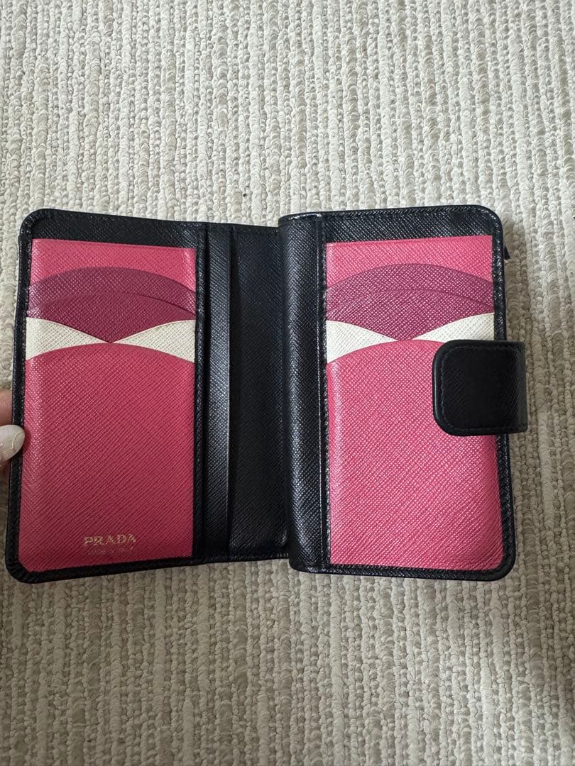PRADA 二つ折り財布 黒