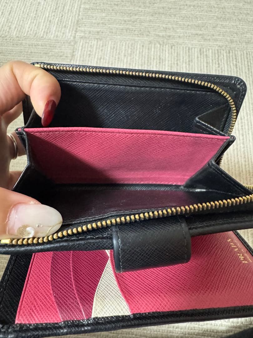 PRADA 二つ折り財布 黒