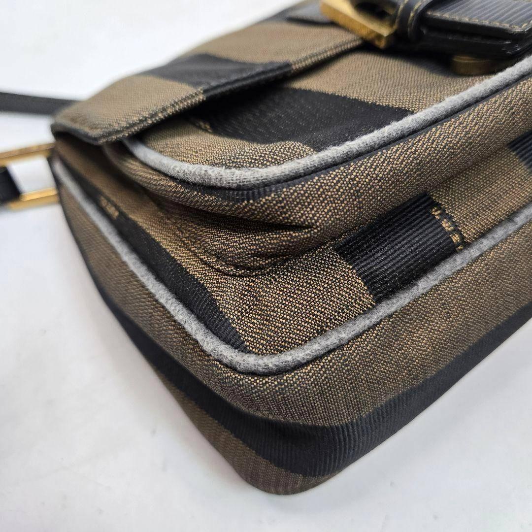 美品 FENDI ショルダーバッグ ペカン柄 キャンバス レザー