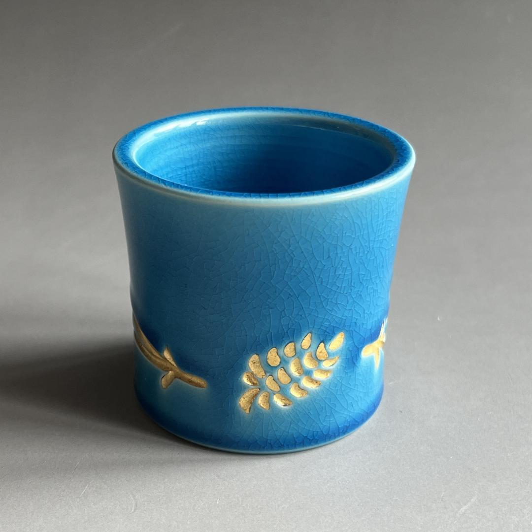 真葛香斎　浅黄松葉散し　蓋置