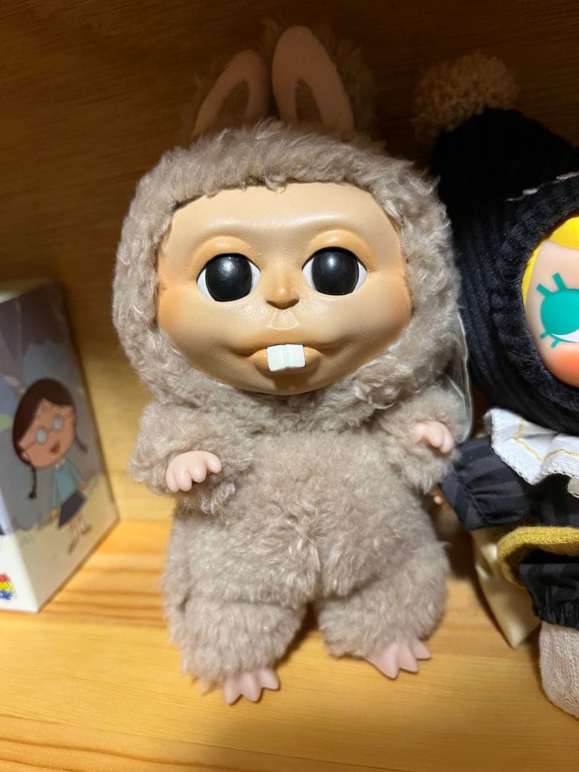 ラブブ　ラブブカスタム　レア　左の子のみ。