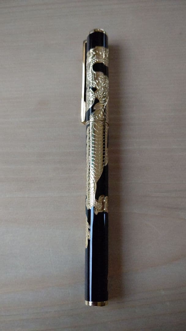 S.T.デュポン万年筆、ドラゴンコレクション、シリアルナンバー777/888