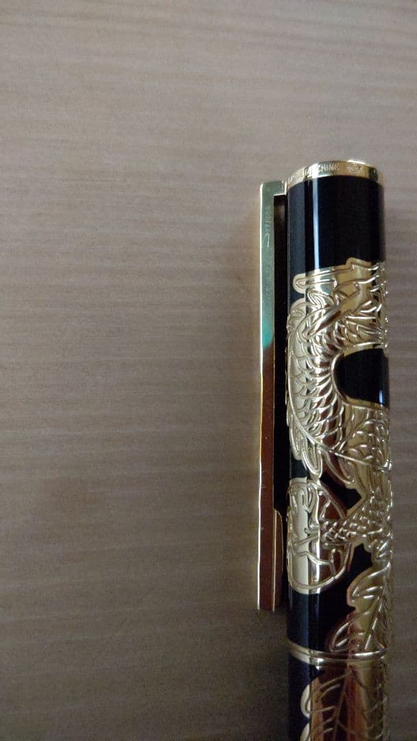 S.T.デュポン万年筆、ドラゴンコレクション、シリアルナンバー777/888