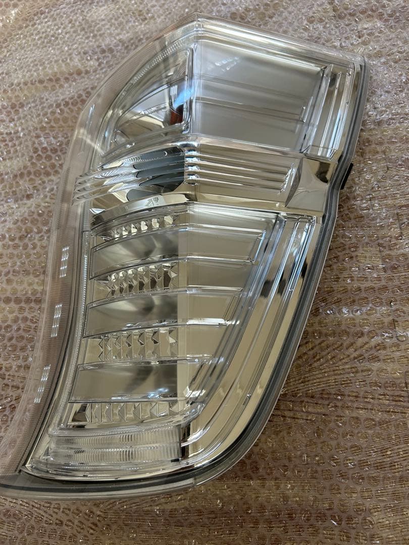 RK5【ホンダ】ステップワゴン　右テールランプ