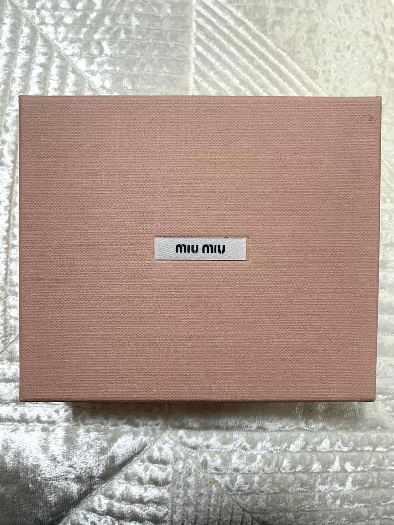 miumiu 二つ折り財布　マテラッセ