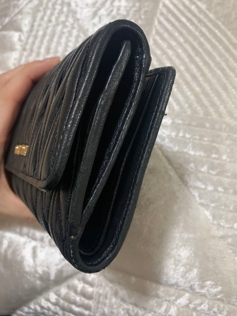 miumiu 二つ折り財布　マテラッセ