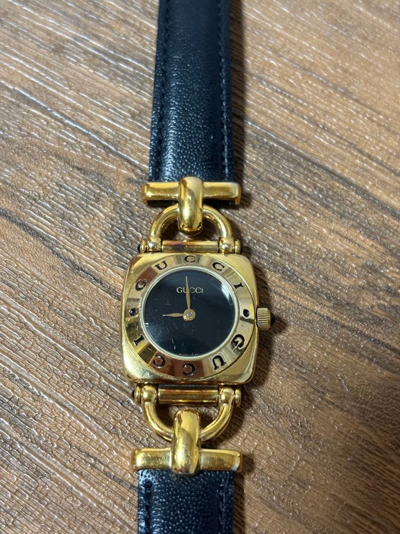 Gucci ゴールド ブラック レザーベルト 時計