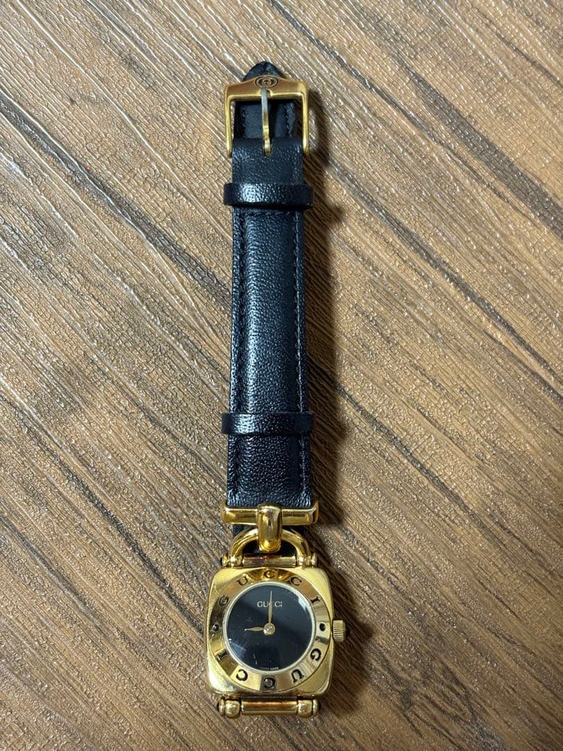 Gucci ゴールド ブラック レザーベルト 時計