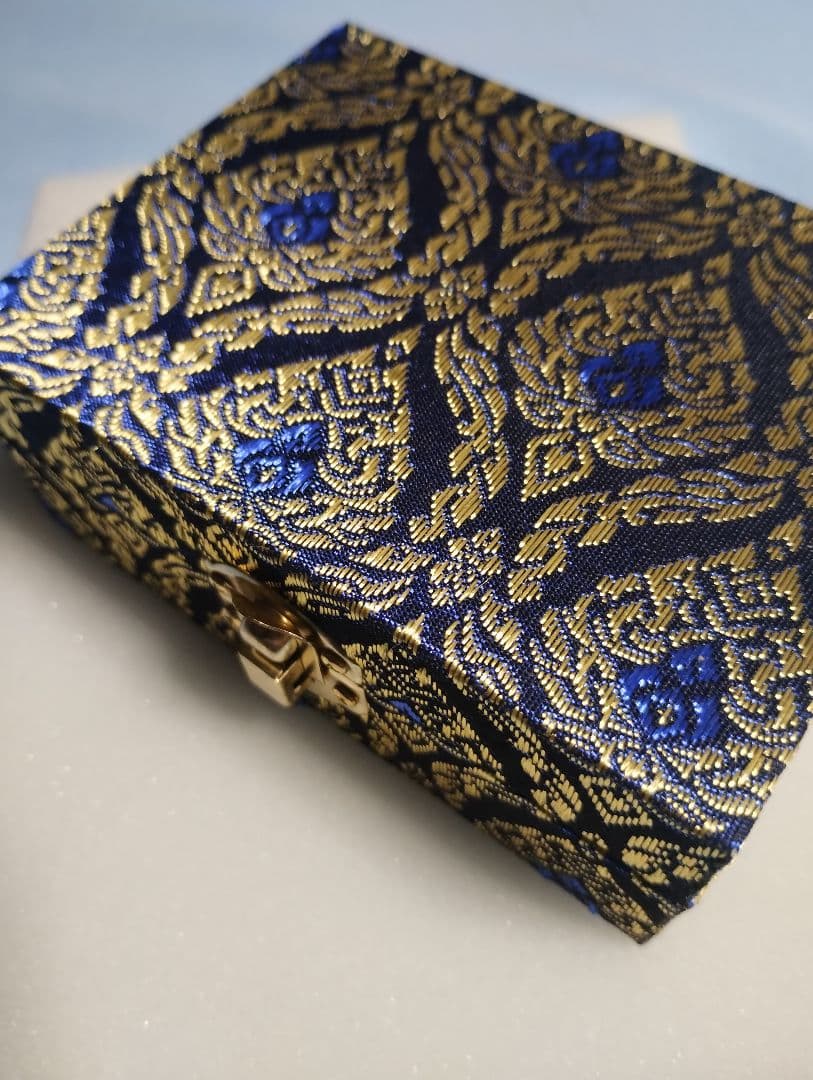 プラクルアン　精霊信仰　ミャンマー霊能力者の女性精霊お守り　人縁　恋愛　金運の為