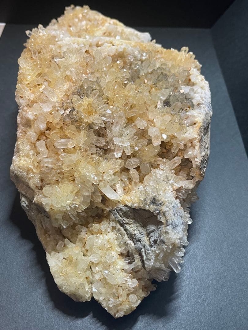 天然水晶クラスター　2.3キロ花咲き水晶クラスター