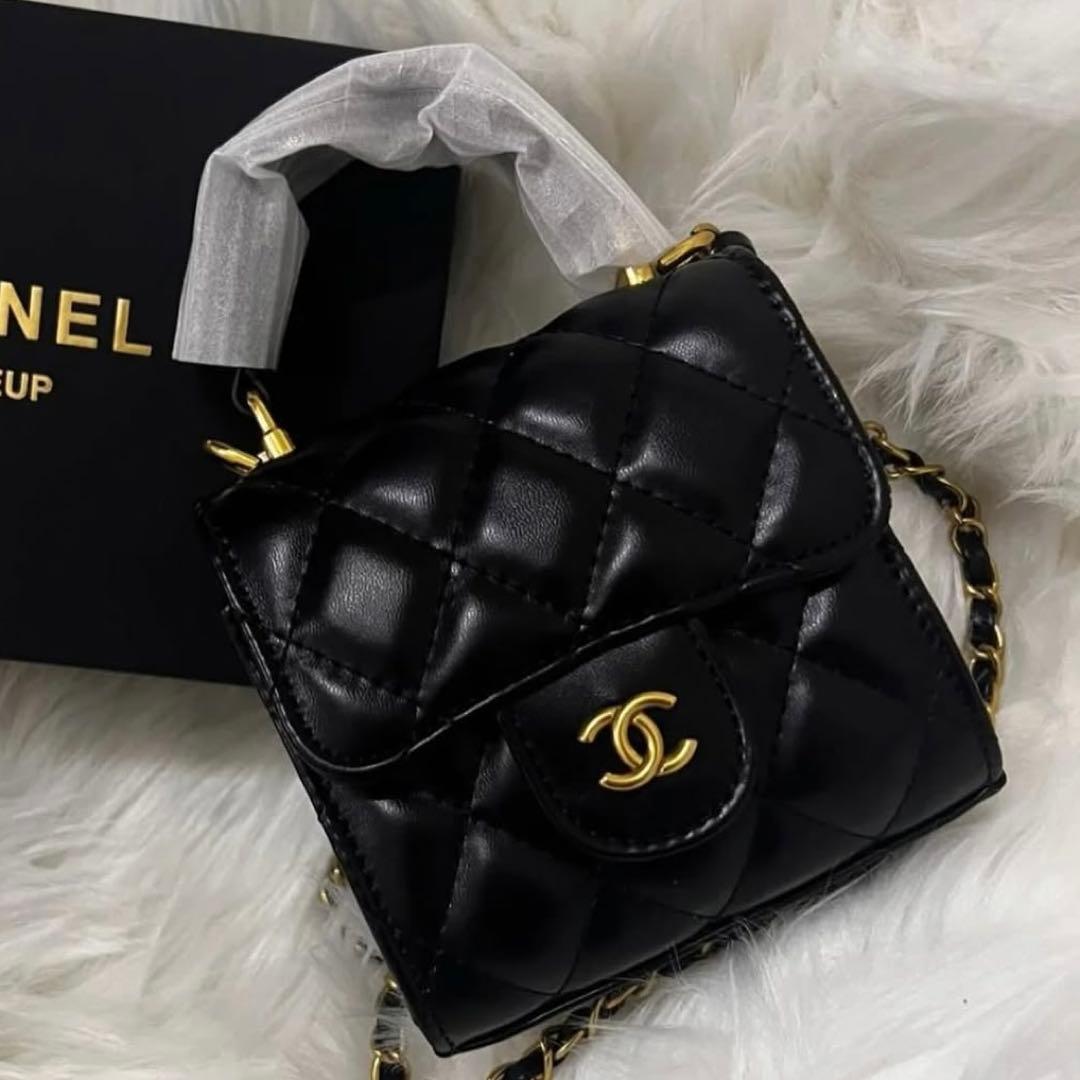 ✨１点のみ✨CHANEL ノベルティキルティングバッグ ブラック ミラー付き