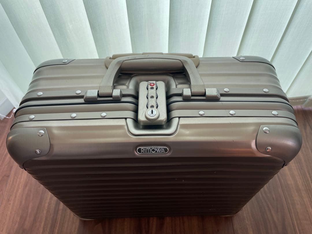 リモワ トパーズ チタニウム ビジネストロリー 28L 2輪