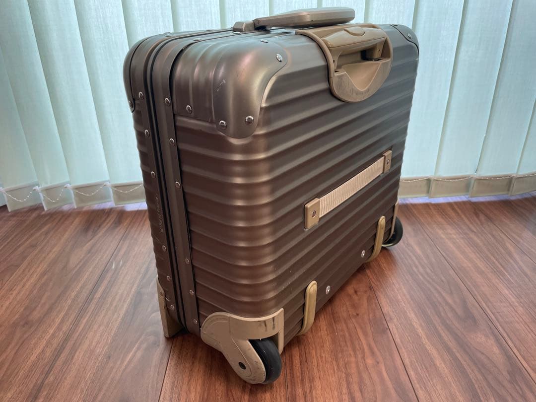 リモワ トパーズ チタニウム ビジネストロリー 28L 2輪