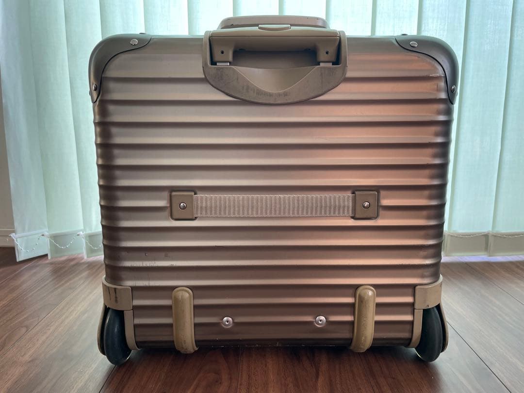 リモワ トパーズ チタニウム ビジネストロリー 28L 2輪