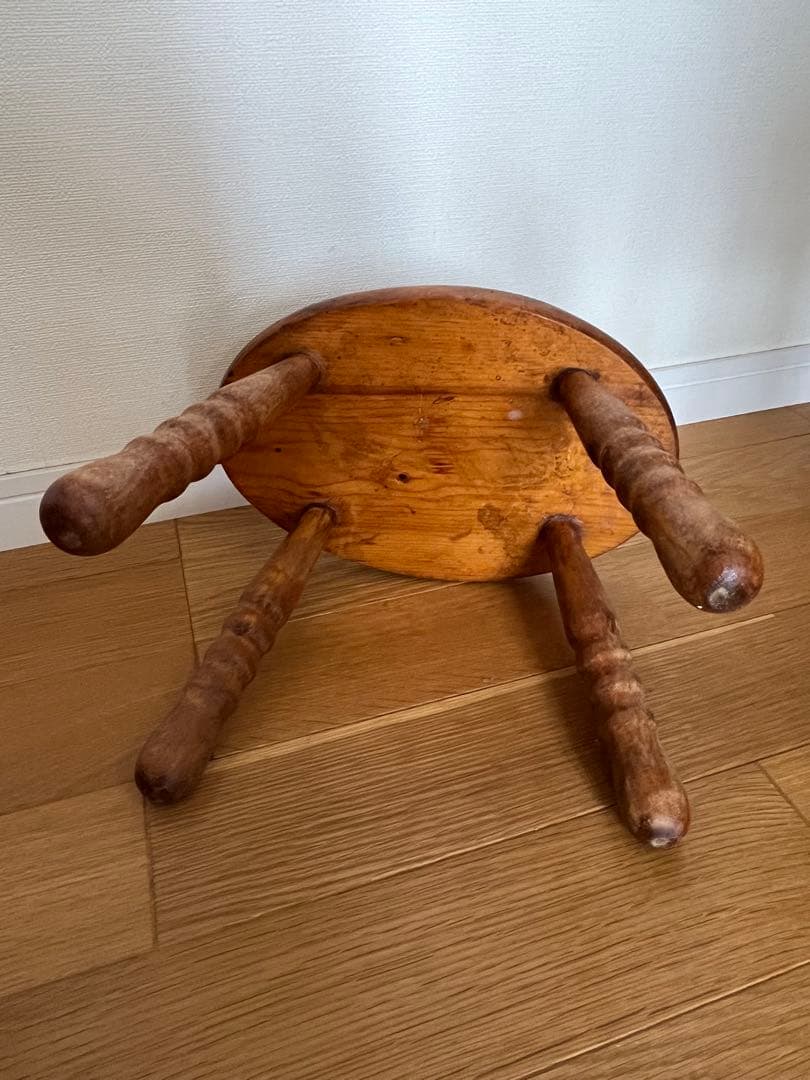 イギリスアンティーク　スツール 木製円形　ねじれ脚デザイン