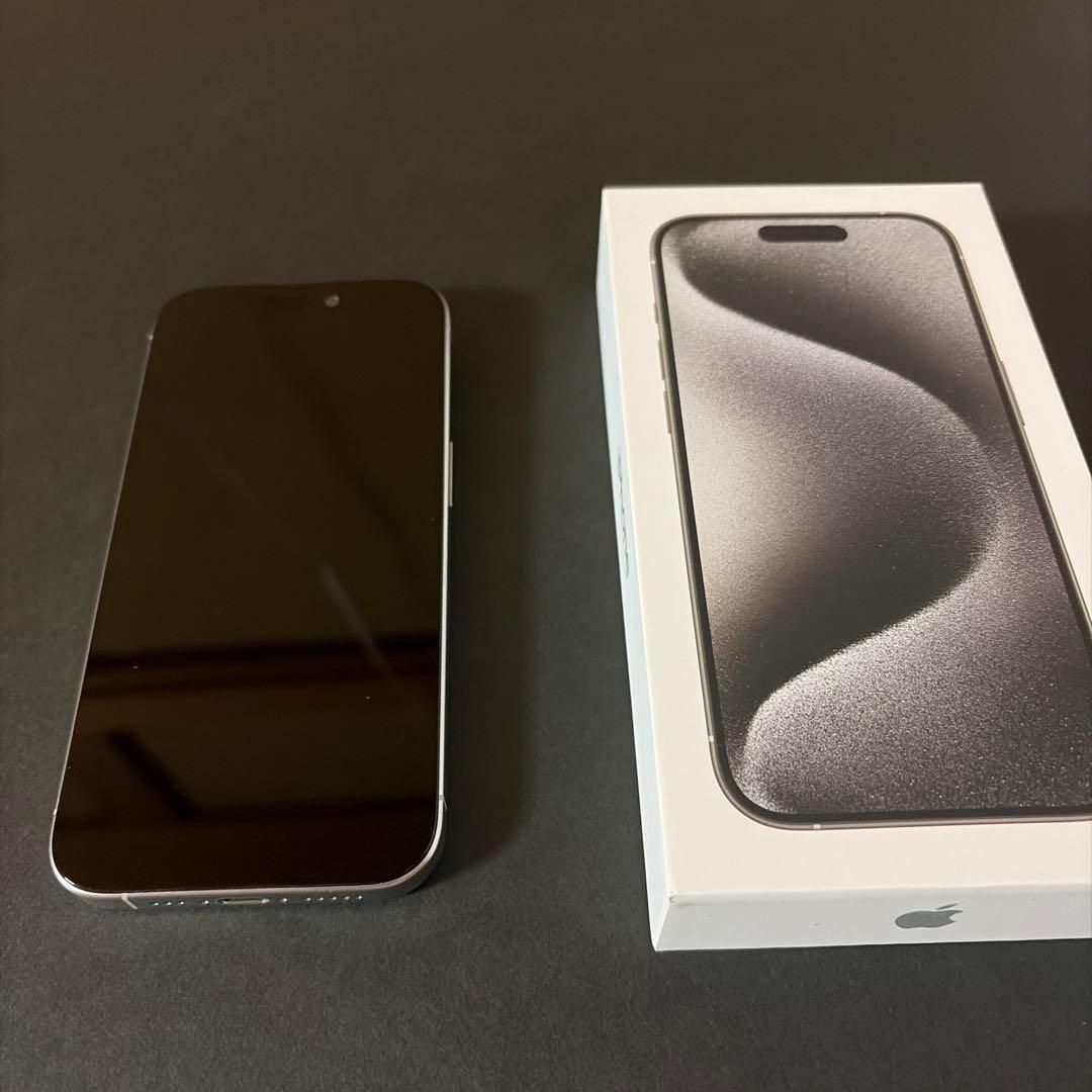 Apple iPhone 15 Pro ホワイト