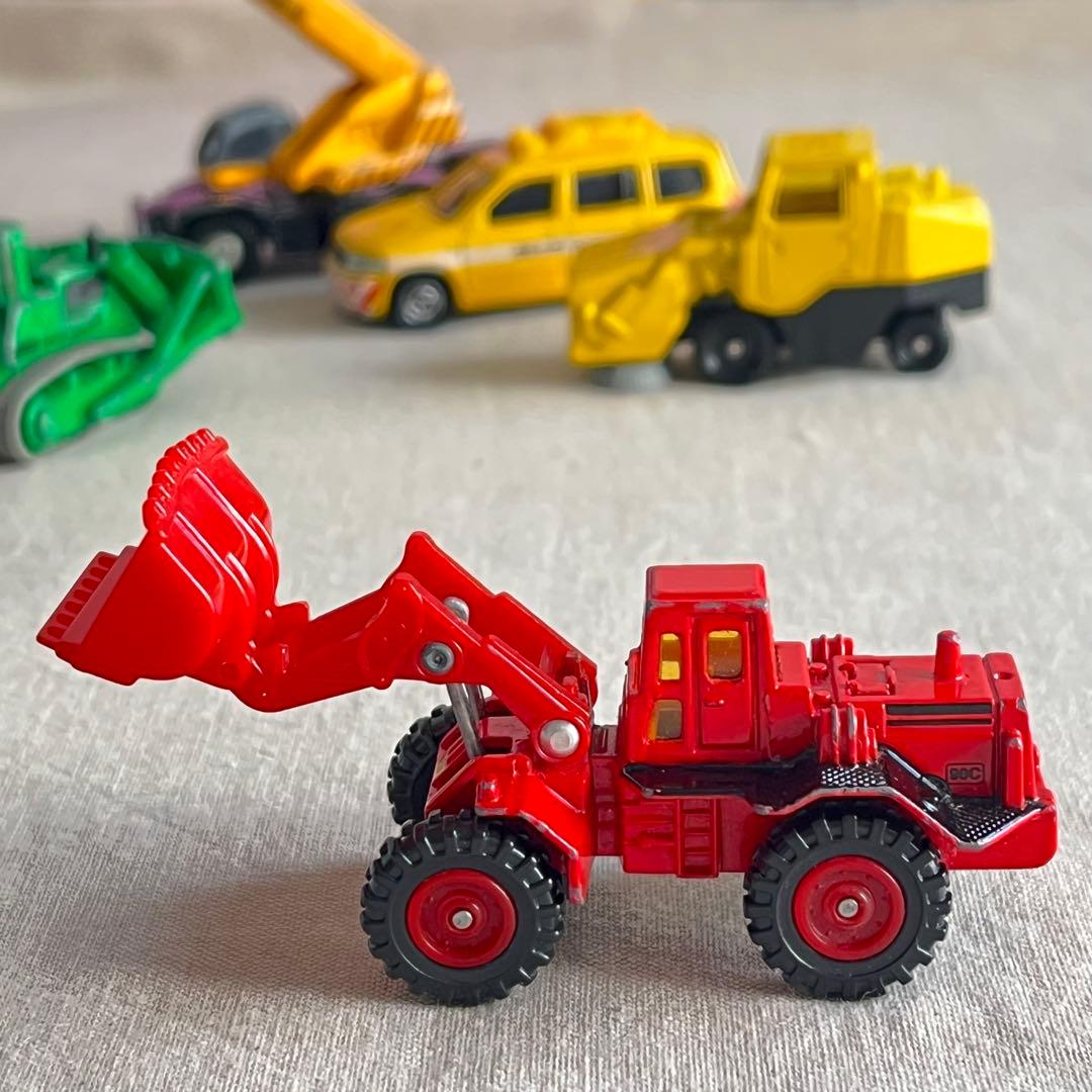 トミカ　働く車　6台セット　工事現場　道路整備　建設車両
